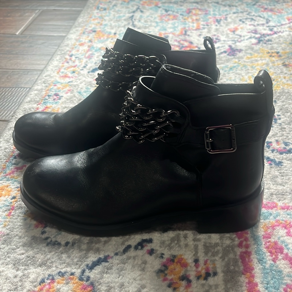 Tory Burch Black Leather Short Boots With Chain Accents Size 7m Euc